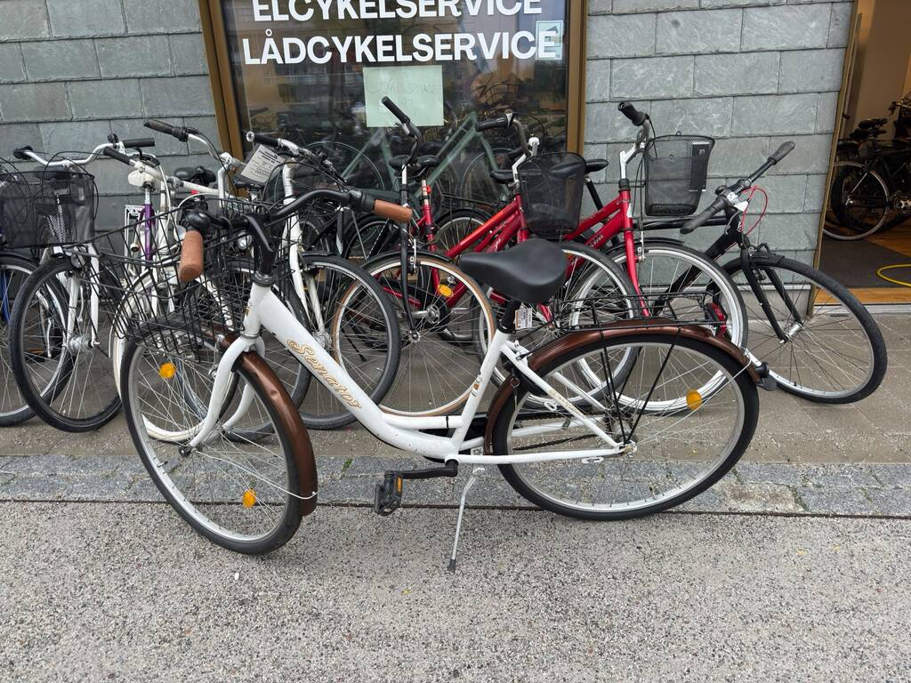 Damcykel Senator  3 växlar 28 tum Nyservad